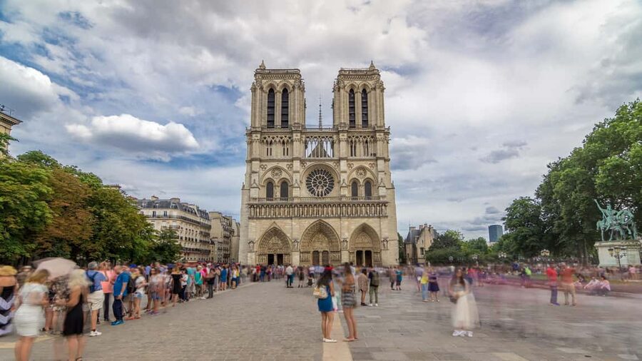 Paris: Notre Dame Cathedral Exterior Tour with Free Entry - What to do once you are inside: self-guided time on your own terms