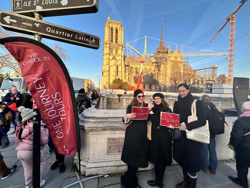 Paris: Notre Dame Cathedral Exterior Tour with Free Entry - Where your guided tour starts (and why meeting points matter)