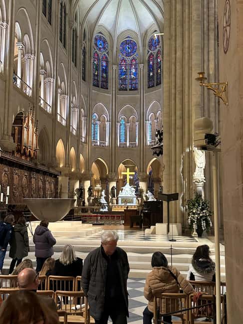 Paris: Notre Dame Cathedral Guided Tour of the Neighborhood - A Short Walk Around Île de la Cité, with Notre-Dame as the Star