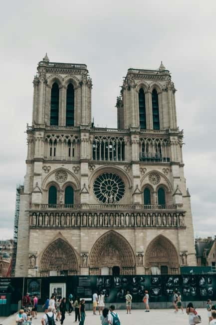Paris: Notre Dame Exterior Guided Tour - Small Group - Price and value: why $10 can make sense