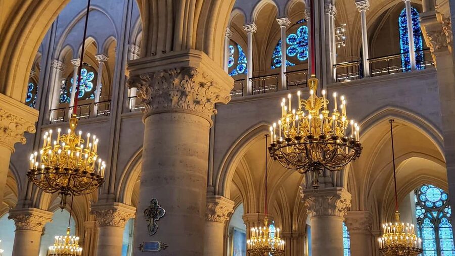 Paris: Notre Dame Exterior, Latin Quarter Tour and Pantheon - Around Île de la Cité: short stops that explain why the spot matters