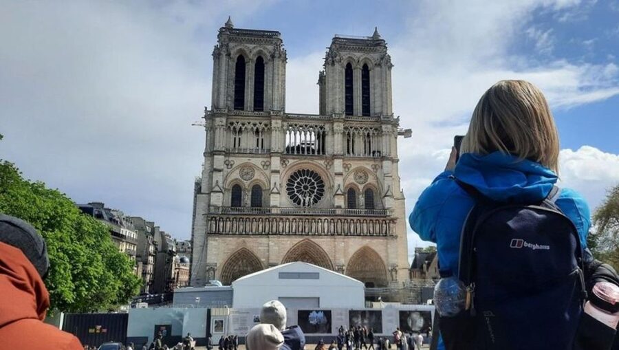 Paris: Notre Dame Exterior, Latin Quarter Tour and Pantheon - Pantheon entry on your terms, plus the real-world security check
