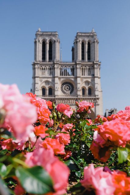 Paris: Notre Dame Exterior Walking Tour with Sainte Chapelle - From Hôtel de Ville to Ile de la Cité, you get your bearings fast