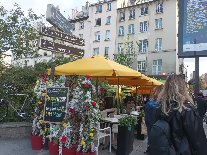 Paris: Notre Dame Exterior Walking Tour with Sainte Chapelle - Place Dauphine and Henry IV’s planned square