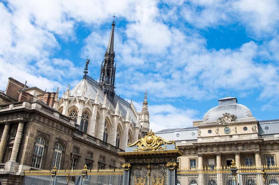 Paris: Notre Dame Outside Tour and Sainte Chapelle Ticket - Price and value: why $48 works better with skip-the-line