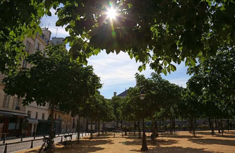 Paris: Notre Dame Outside Tour and Sainte Chapelle Ticket - Who should book this Notre Dame outside and Sainte-Chapelle tour