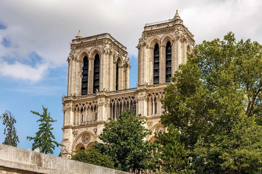 Paris: Notre Dame Outside Tour and Sainte Chapelle Ticket - Meeting at Pont Neuf near the Henri IV statue, and how to not stress