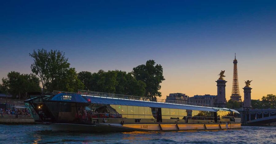 Paris : NYE Special Diner Cruise on the Seine River - Key things I’d highlight before you go