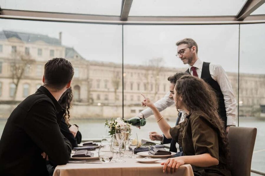 Paris : NYE Special Diner Cruise on the Seine River - Who should book this Seine NYE dinner cruise