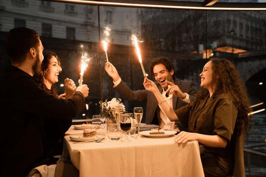 Paris : NYE Special Diner Cruise on the Seine River - From aperitif to Maître dHôtel: how the evening is hosted