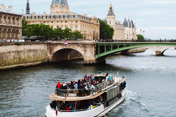 Paris - One Hour Seine River Cruise with Recorded Commentary - Audio Commentary: Recorded, Multi-Language, And How Not To Miss It
