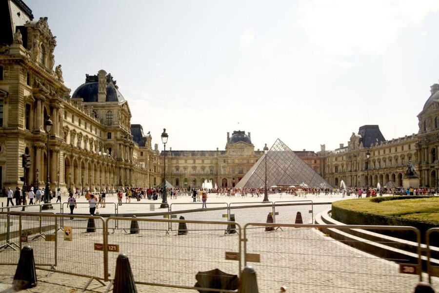 Paris: Openair Double Decker Bus Audio-Guided City Tour - Eiffel Tower viewing from Trocadero, plus a backup plan that saves your day