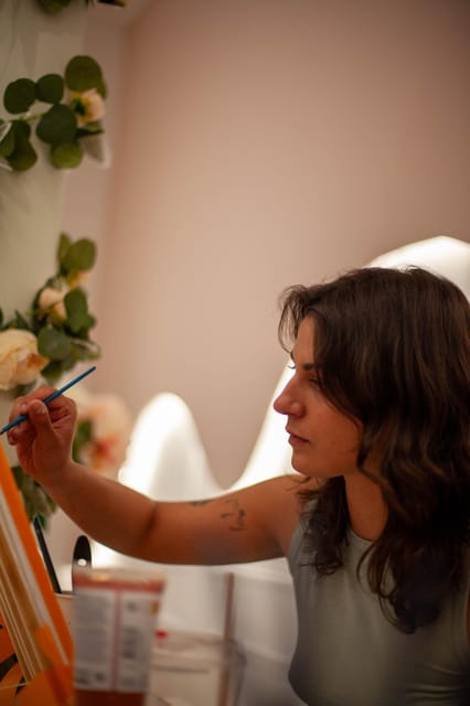 Paris : Painting experience in an art cafe - First stop: Athena Art Cafe and settling into the studio mood