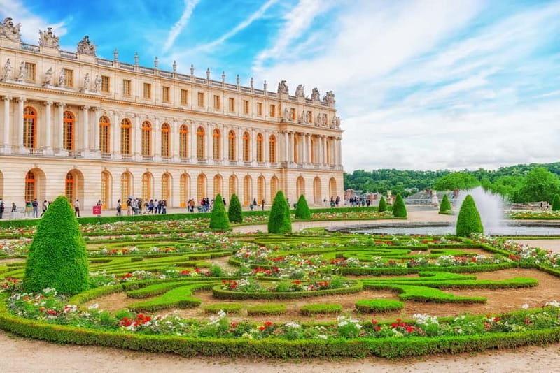 Paris: Palace of Versailles Guided Tour with Bus Transfers - How the Priority Access Works Inside the Palace