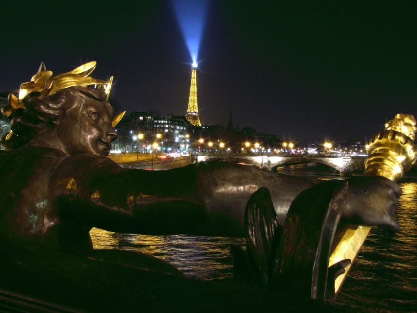 Paris: Panoramic Night Tour with Audio Guide and Host - The bus experience: open deck views, air-conditioned comfort, and seating reality