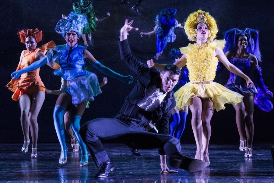 Paris: Paradis Latin Cabaret Show with Optional Champagne - Dressing for Paradis Latin: smart clothes, comfortable shoes