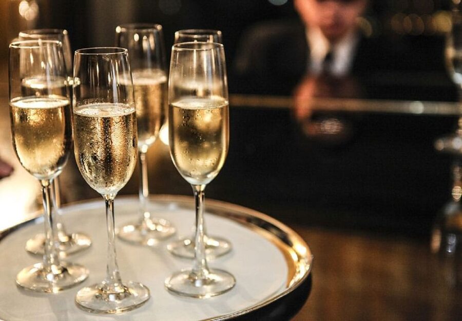 Paris: Paradis Latin Cabaret Show with Optional Champagne - Timing your evening: how to make the 90 to 105 minutes work