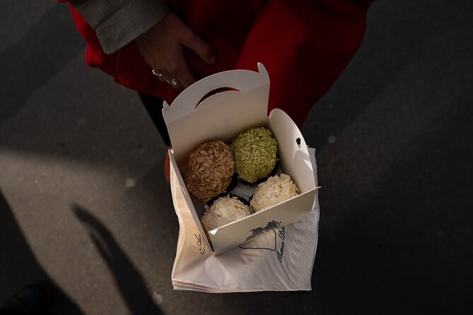 Paris: Pastries & Tragedies - A sweet tour of Montmartre - The 2-hour route: what you’ll experience, stop by stop