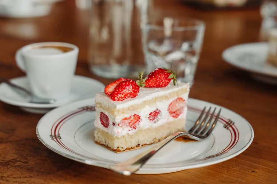 Paris: Pastry & Chocolate Walking Tour with Tastings - Where the tour starts (and why the location helps)