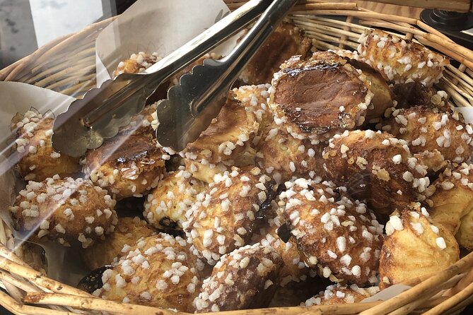 Paris Pastry tour in le Marais - Stop 1 in Le Marais: history while you walk, sweets while you sample