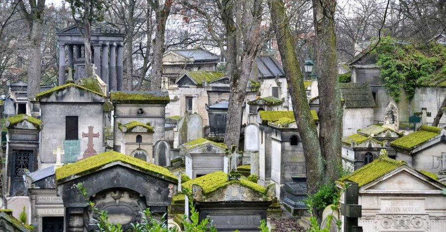 Paris: Pere Lachaise Cemetery Guided Tour - The guide style that makes famous graves worth the walk