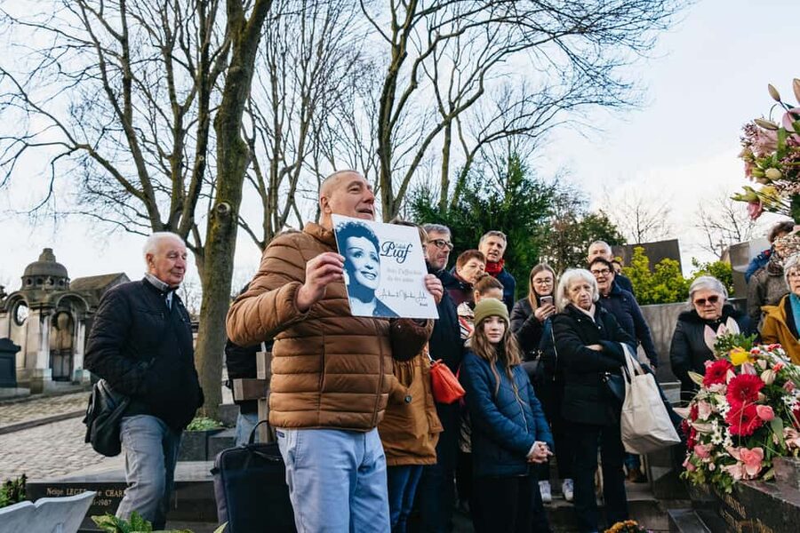 Paris: Pere Lachaise Cemetery Guided Tour - Who this tour suits best, and who should think twice
