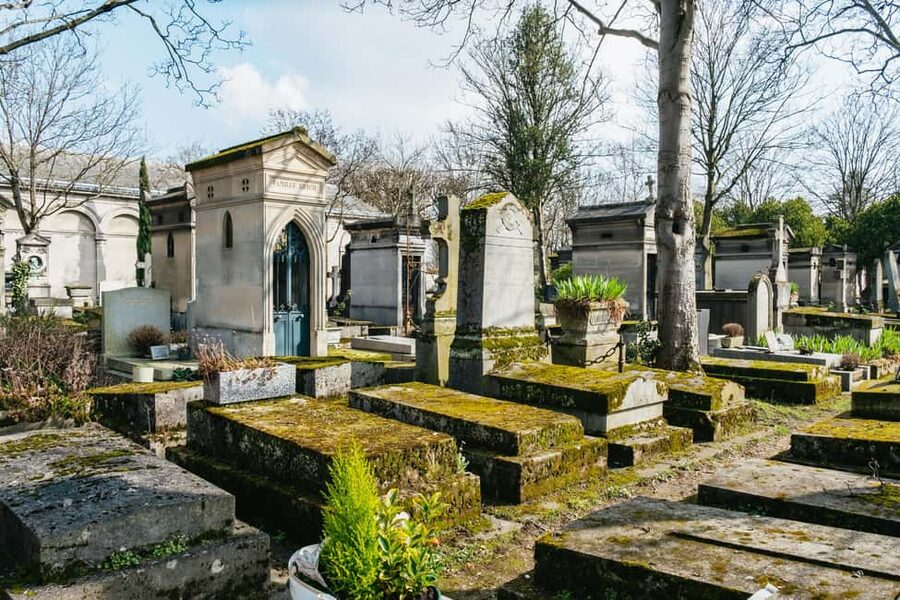 Paris: Pere Lachaise Cemetery Guided Tour - Meeting at Rue des Rondeaux, and the one easy mistake to avoid