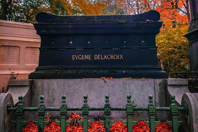 Paris Pere Lachaise Cemetery Small Group Guided Tour - Père Lachaise in 2 hours: what this pacing feels like