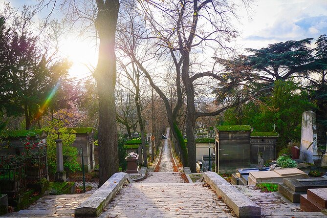 Paris Pere Lachaise Cemetery Small Group Guided Tour - Where the tour starts: meeting at Bd de Ménilmontant
