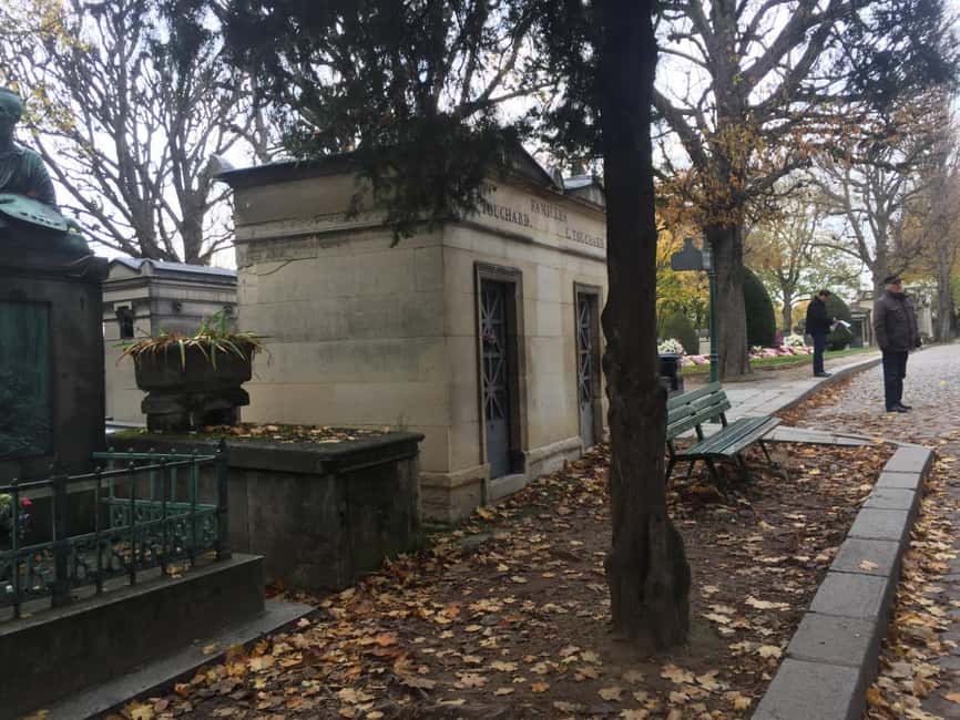 Paris: Père Lachaise Cemetery Visit with Seine River Cruise - Key highlights to know