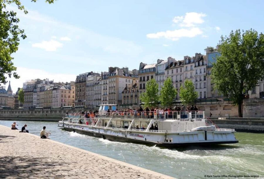 Paris: Père Lachaise Cemetery Visit with Seine River Cruise - From Père Lachaise to the Seine: the Bateaux Parisiens departure near the Eiffel Tower