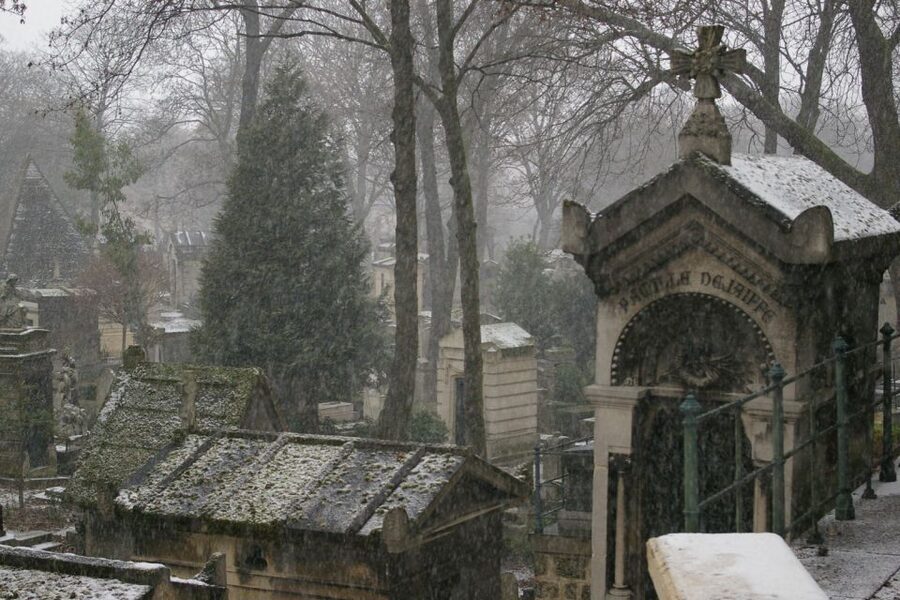 Paris: Père Lachaise Cemetery Walking Tour - Why Père Lachaise works so well with a guide