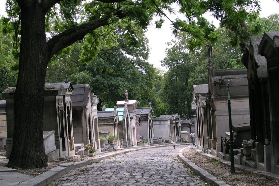 Paris: Père Lachaise Cemetery Walking Tour - Who should book this Père Lachaise walking tour