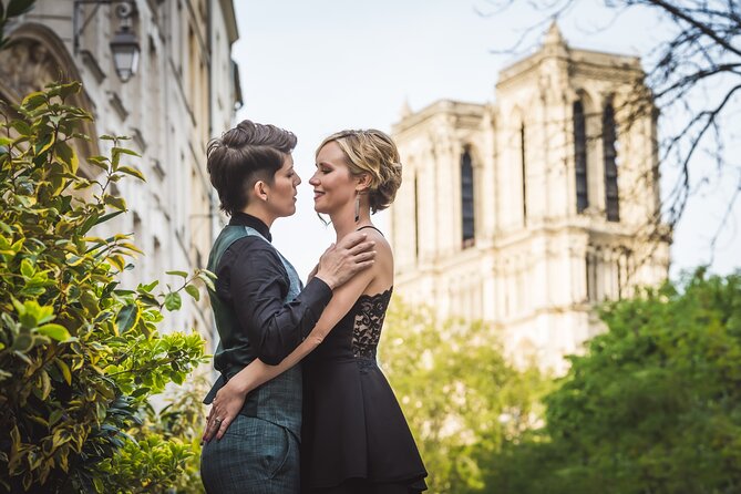 Paris Photo Session: Be the Star of Your Own Movie - The Eiffel Tower, the Notre Dame Area, and How Crowds Affect the Shot