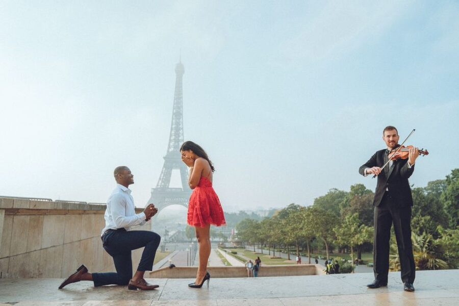 Paris: Photo Shoot with a Private Travel Photographer - What to wear and bring for better photos in Paris weather