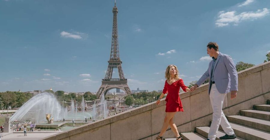 Paris: Photo Shoot with a Private Travel Photographer - Meeting at Restaurant Le Coq, and how the Bir-Hakeim start works