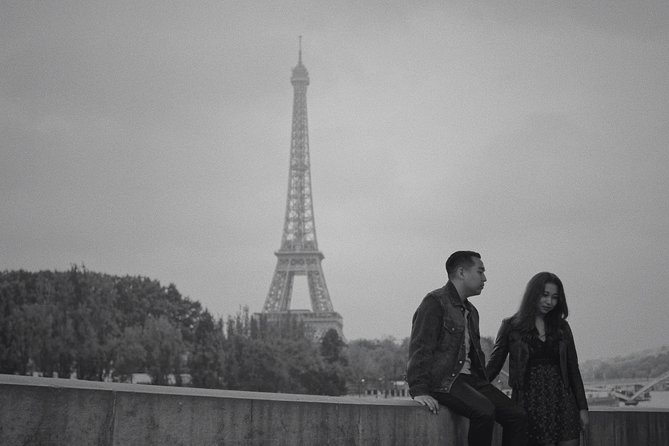 Paris Photo Shoot with Professional Photographer - Louvre Museum area: classic grandeur, but tickets can add up