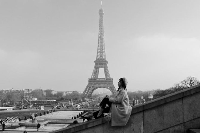 Paris Photo Shoot with Professional Photographer - How your shoot runs: meet-up, moving portrait time, and fast photo delivery