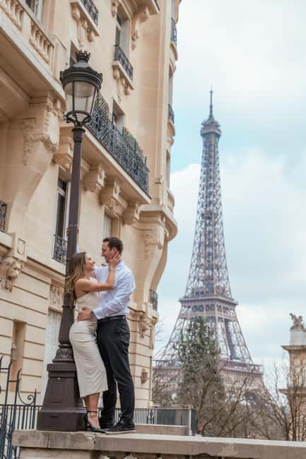 Paris photographer 1h near the Eiffel Tower or in Paris - Choosing your location: near the Eiffel Tower or another Paris backdrop