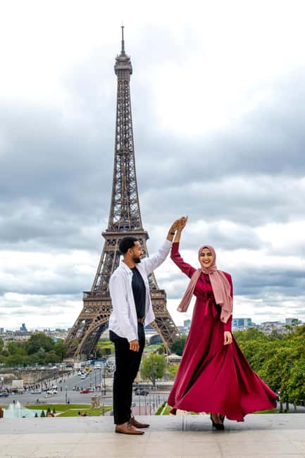 Paris: Photoshoot Around Eiffel Tower with 55 Edited Photos - Posing, direction, and why the photos feel natural