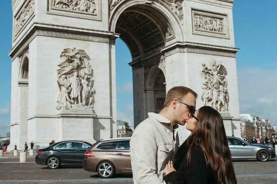 Paris: Photoshoot at the Eiffel Tower / Arc de Triomphe - What you get afterward: picking favorites in a 48-hour link