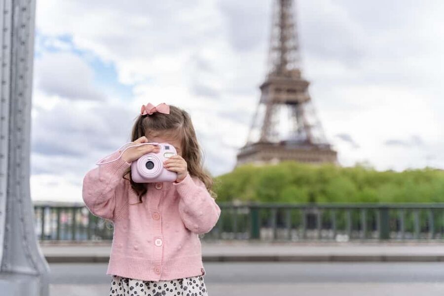 Paris: Premium Photoshoot with Iconic Eiffel Tower Views - Pro Gear and Real Retouching: What’s Included and What Isn’t