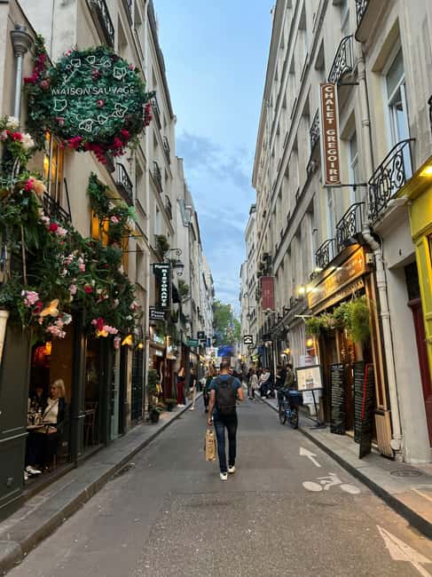 Paris: Private 2-Hour Walking Tour with a Parisian guide - Price and value: what $145 per person really buys