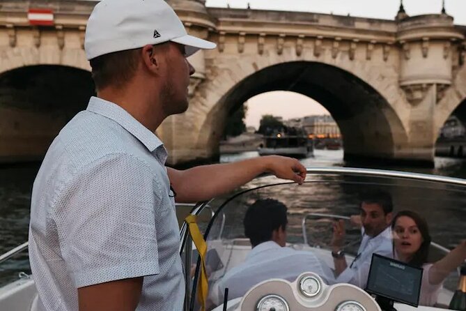 Paris Private Boat Tour with your own Captain Guide - Why a private Seine boat tour beats bus and walking