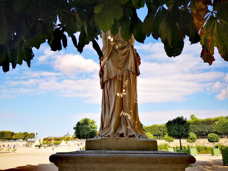 Paris: private city tour with seine river cruise - Le Palais Royal Gardens, Bird Feeding, and Photo Time for Kids