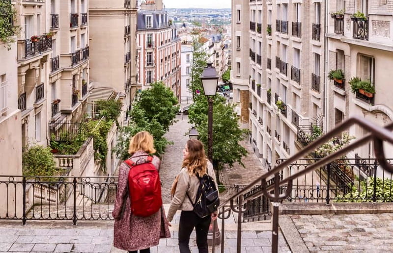 Paris: Private Custom Highlights and Gems Tour with a Local - When the plan reaches the Louvre or museum zone