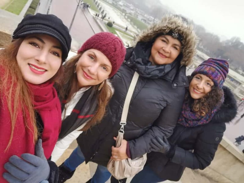 Paris: Private Custom Highlights and Gems Tour with a Local - Should you book this tour?