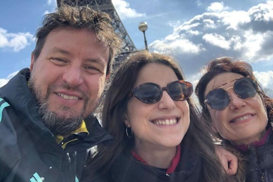 Paris: Private Custom Walking tour with A Local Guide - Meeting Up, Pickup, and Getting Your Day Started Right