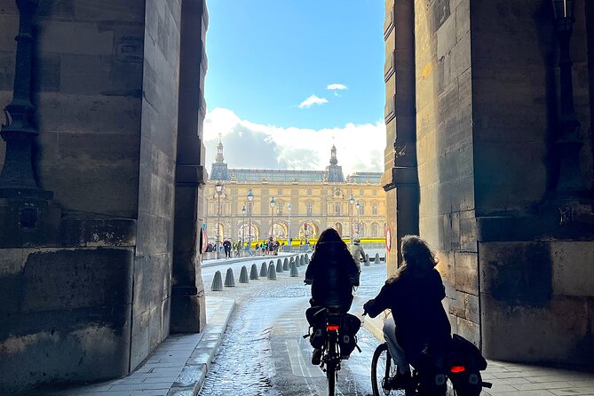 Paris : Private electric bike tour with wine and cheese tasting - Place de la Concorde and the Big-Avenue Ride