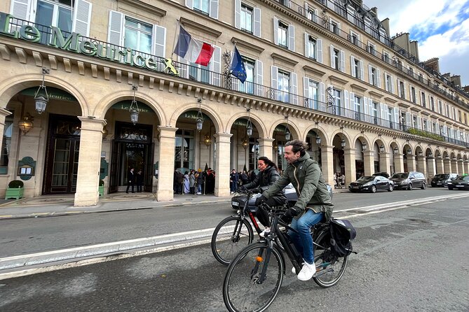 Paris : Private electric bike tour with wine and cheese tasting - Place Dauphine, the Knights Templar Story, and a Seine Crossing